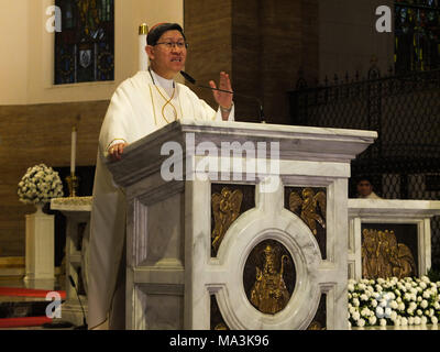 Manille, Philippines. 27 mars, 2012. Le Cardinal Archevêque de Manille Luis Antonio Tagle parle au cours de l'homélie.Cardinal Tagle officie le lavement des pieds Jeudi Saint Messe dans la Cathédrale de Manille. Credit : Josefiel Rivera SOPA/Images/ZUMA/Alamy Fil Live News Banque D'Images