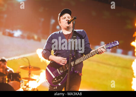 Arena de Manchester, Royaume-Uni. 29 mars, 2018. 29 mars 2018 - Patrick Stump du groupe de rock Fall Out Boy, effectuant à la Manchester Arena sur leurs 2018 'Mania' UK Tour Crédit : Myles Wright/ZUMA/Alamy Fil Live News Banque D'Images