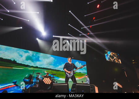 Arena de Manchester, Royaume-Uni. 29 mars, 2018. 29 mars 2018 - Patrick Stump du groupe de rock Fall Out Boy, effectuant à la Manchester Arena sur leurs 2018 'Mania' UK Tour Crédit : Myles Wright/ZUMA/Alamy Fil Live News Banque D'Images