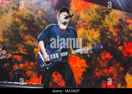 Arena de Manchester, Royaume-Uni. 29 mars, 2018. 29 mars 2018 - Patrick Stump du groupe de rock Fall Out Boy, effectuant à la Manchester Arena sur leurs 2018 'Mania' UK Tour Crédit : Myles Wright/ZUMA/Alamy Fil Live News Banque D'Images