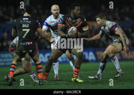 Wakefield, Royaume-Uni. 29 MARS 2018 , RocketStadium Mobile, Wakefield, Angleterre ; Betfred Super League rugby, Wakefield Trinity v Castleford Tigers ; Gadwin Springer de Castleford Tigers tourne hors de contact Credit : Nouvelles Images/Alamy Live News Banque D'Images