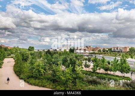 Le Parque Madrid Río sur la rivière Manzanares à Madrid, Espagne Banque D'Images