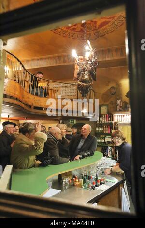 Le 'Et Kabüffke' pub dans la vieille ville de Düsseldorf, Allemagne Banque D'Images
