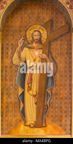 Saragosse, Espagne - 1 mars 2018 : la peinture de Jésus Christ ressuscité avec la croix à l'église Iglesia del Perpetuo Socorro par pater Jésus Faus ( Banque D'Images