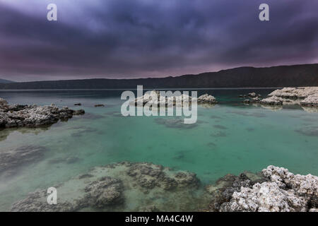 Alchichica lagoon avant la tempête au lever du soleil Banque D'Images