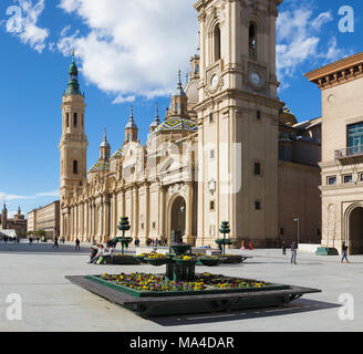 Saragosse, Espagne - 3 mars 2018 : La Cathédrale Basilique del Pilar. Banque D'Images