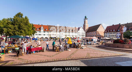 Allemagne, Bade-Wurtemberg, Forêt-Noire, dans le Nord de la Forêt-Noire, Freudenstadt, Oberer Marktplatz, Marktplatz (place), Marché aux Puces, marché aux puces Banque D'Images