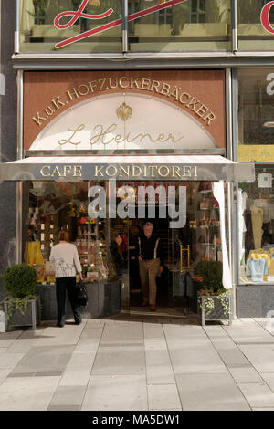 Hofzuccurbäcker K.u.K Heiner dans la rue Kärntner Straße (rue), Vienne, Autriche Banque D'Images