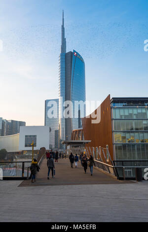 Milan, Lombardie, Italie. Gae Aulenti carré avec tours d'Unicredit Banque D'Images