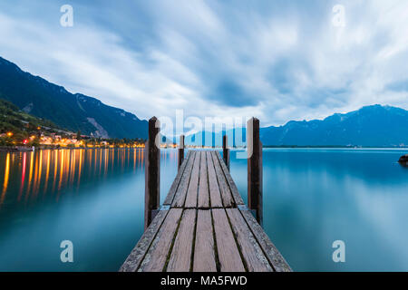Le petit port de Chillon, Canton de Vaud, Suisse, Alpes Suisses Banque D'Images