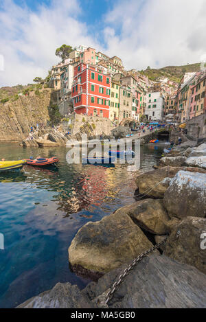 L'Europe, Italie, Ligurie, La Spezia. Les maisons colorées de Riomaggiore, Cinque Terre Banque D'Images