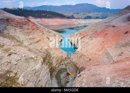 Santa Giustina lake au lever de l'Europe, Italie, Trentin-Haut-Adige, trente, Ville d'Anaunia, Predaia Banque D'Images