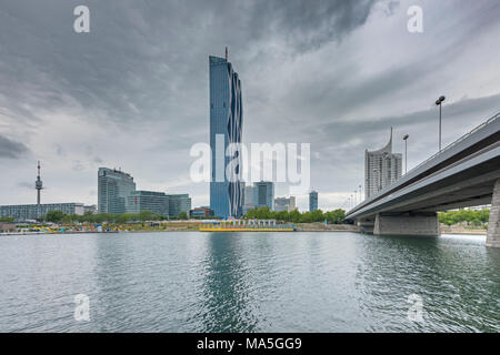 Vienne, Autriche, Europe. Les gratte-ciel de Donau et le Reichsbrücke Banque D'Images