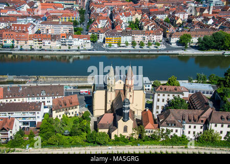 Donnent sur plus de Wurtzbourg forteresse de Marienberg, Franconia, Bavaria, Germany Banque D'Images