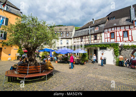 Maisons à colombages de Bernkastel-Kues, vallée de la Moselle, Rhénanie-Palatinat, Allemagne Banque D'Images