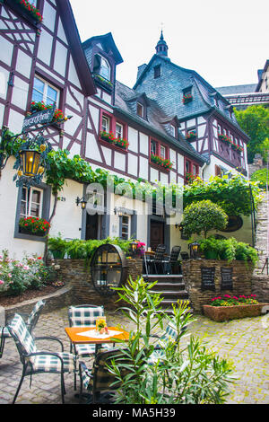 Maisons à colombages dans la vallée de la Moselle, Beilstein, Rhénanie-Palatinat, Allemagne Banque D'Images