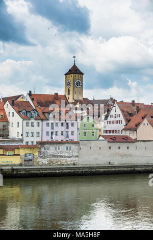 Danube et l'horizon de l'Unesco world heritage sight, Regensburg, Bavière, Allemagne Banque D'Images