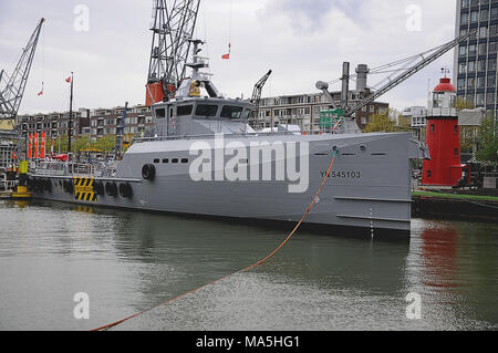 Navire militaire dans le port de Rotterdam Banque D'Images