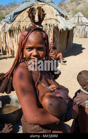 Femme Himba, Kaokoland, Namibie Banque D'Images