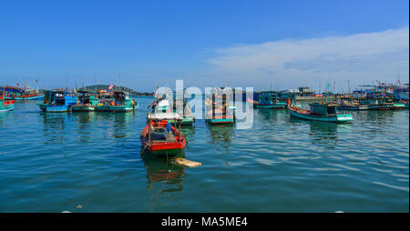 , Kien Giang, Vietnam - Dec 6, 2017. Au quai d'amarrage des bateaux de pêche de l'île de Phu Quoc, Vietnam, Kien Giang. Banque D'Images