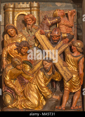 Saragosse, Espagne - 3 mars 2018 : La renaissance sculpté polychome de secours Jesu en contre avec sa mère Marie à l'église Iglesia de San Miguel de Banque D'Images