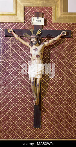 Saragosse, Espagne - 1 mars 2018 : La statue de la Crucifixion dans l'église Iglesia del Perpetuo Socorro par artiste inconnu. Banque D'Images