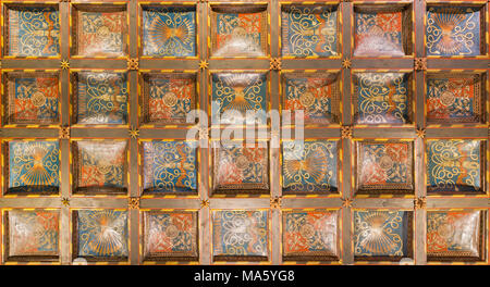 Saragosse, Espagne - 2 mars, 2018 : Le plafond à caissons peints de style mudéjar de la Aljaferia palace. Banque D'Images