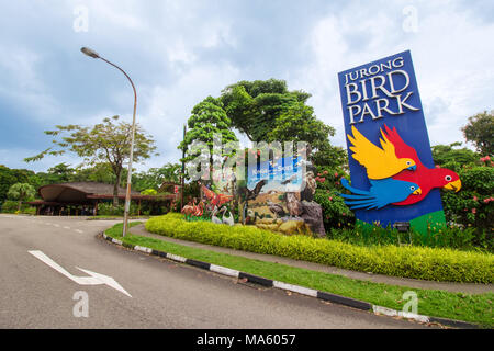 La pancarte géante à l'entrée du Parc Ornithologique de Jurong, une volière et une attraction touristique populaire à Singapour Banque D'Images