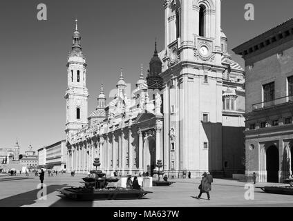 Saragosse, Espagne - 2 mars, 2018 : La Cathédrale Basilique del Pilar. Banque D'Images