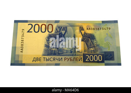 Nouveaux billets de 2000 roubles isolé sur fond blanc Banque D'Images
