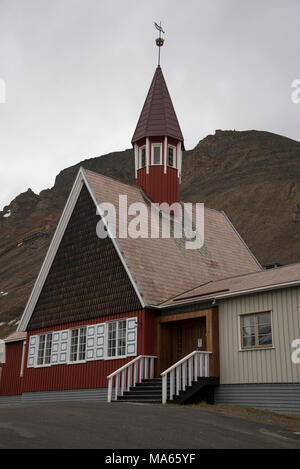 Longyearbyen est la plus grande colonie et centre administratif de Svalbard, un archipel dans l'océan Arctique. Il y a aussi une église dans la ville. Lon Banque D'Images