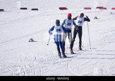 Groupe de skieurs de début d'athlètes sport ski de fond Banque D'Images