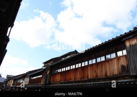 Higashi Chaya, une sorte de vieille ville de Kanazawa qui est également populaire en tant que district de Geisha. Beaucoup de gens portant des Kimono ici. Prises à Kanazawa, Février 2018 Banque D'Images