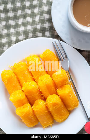 Close up of dessert traditionnel thaï, roulé d'œuf thread Banque D'Images