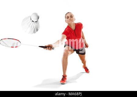 Jeune femme jouer au badminton sur fond blanc Banque D'Images