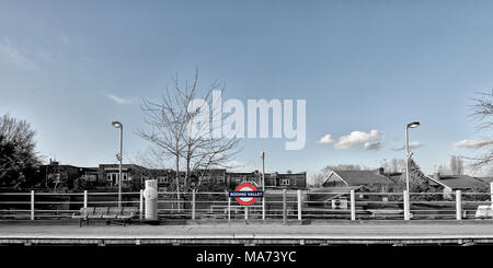 London Underground Tube Station : Roding Valley Banque D'Images