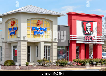 Wilson, NC / 29 mars 2018 : un KFC et combinaison Long John Silvers restaurant est ouvert dans la région de Wilson, Caroline du Nord. Banque D'Images