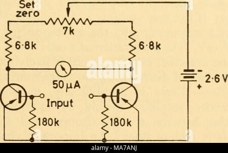 . Appareils électroniques pour la recherche biologique . La Figure 45.33 Nous avons vu que l'inclusion de la résistance dans le circuit de l'émetteur sert à off"définir les effets de la température. Nous avons également vu qu'une telle résistance n'introduit la rétroaction négative et réduit le gain. Dans l'a.c. et circuits, où il existe une fréquence minimale à laquelle le circuit est nécessaire à l'exploitation, cette rétroaction peut être éliminé en shuntant la résistance d'émetteur avec une grande capacite ; dans les circuits à couplage direct il n'y a aucune une telle fréquence et une autre méthode est nécessaire. La technique est d'utiliser les transis Banque D'Images