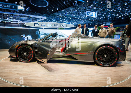 Genève, SUISSE - Le 17 mars 2018 : PAGANI HUAYRA ROADSTER Voiture de sport ultra-rapide présenté lors de la 88e Salon International de l'Automobile de Genève. Banque D'Images