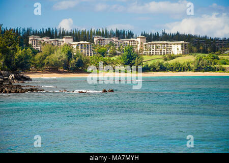 Vue de l'océan de D. T. Fleming Beach Park et le Ritz Carlton, Maui, Hawaii, USA. Banque D'Images