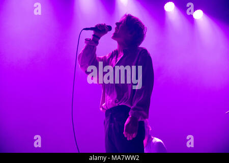 Norvège, Oslo - 2 mars, 2018. Le projet de l'école danoise de synthpop X effectue un concert live de la Rockefeller au cours de la vitrine et de la musique festival norvégien par Larm 2018 conférence à Oslo. (Photo crédit : Gonzales Photo - Stian S. Moller). Banque D'Images