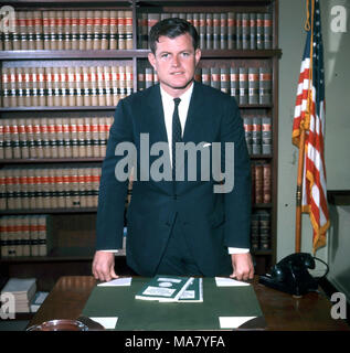 EDWARD "TED" Kennedy (1932-2009) en tant que sénateur des États-Unis pour le Massachusetts vers 1963 Banque D'Images