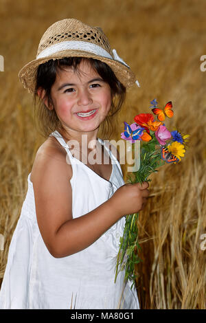 Fille dans le champ de maïs. Mädchen im Kornfeld Banque D'Images