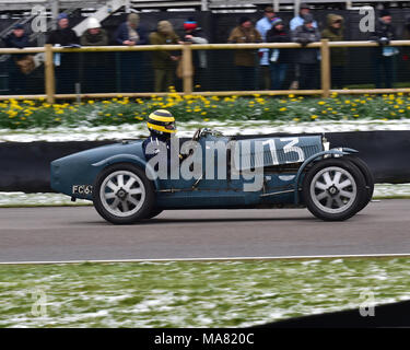 Le circuit de Goodwood Motor, Goodwood, Chichester, West Sussex, Angleterre, le 17 mars 2018, 18 mars 2018, Duncan Pittaway, Bugatti Type 35 dans l'Caraccio Banque D'Images