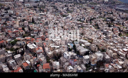 Nazareth, image aérienne des rues et des toits de la vieille ville. Banque D'Images