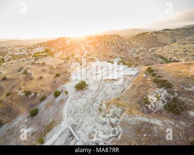 Vue aérienne du site du patrimoine mondial de l'archéologique de Larnaca, Chypre. Voir d'Khirokoitia, une ancienne archéologique néolithique préhistorique Banque D'Images