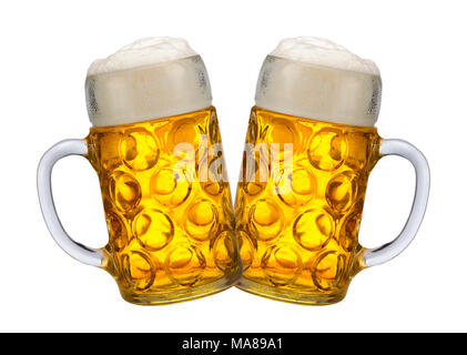 Grand verre isolé rempli de Bavarian Lager beer Banque D'Images