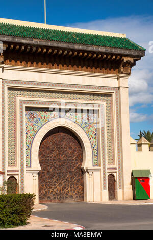 Maroc, Fès, Ave de l'Unesco, pleines de Palais Royal Gate (Porte Riafa) Banque D'Images