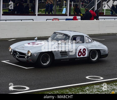 Le circuit de Goodwood Motor, Goodwood, Chichester, West Sussex, Angleterre, le 17 mars 2018, 18 mars 2018, David Coulthard, Mercedes Benz 300 SL Gullwing,, Banque D'Images