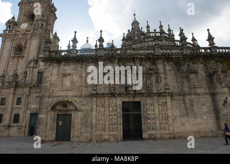 La cathédrale de Santiago de Compostela comme vu à partir de la Praza da Quintana Banque D'Images